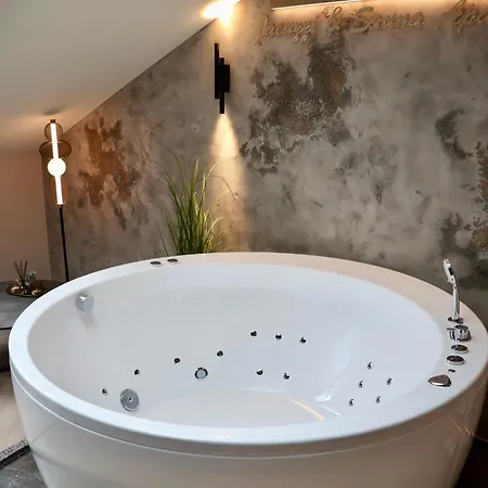 Bohemia Jacuzzi & Sauna *