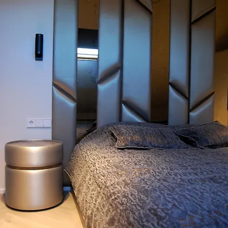 Bohemia Jacuzzi & Sauna Lejlighed *